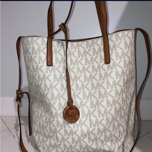 Michael kors shoulder purse